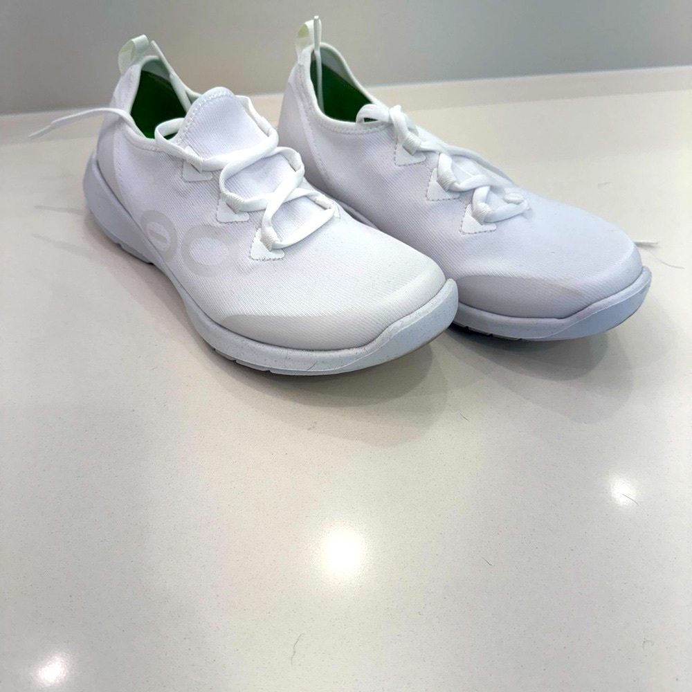 OOFOS White Women's Sneakers